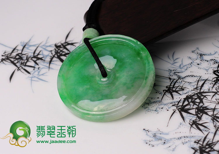 糯冰种翠色缅甸翡翠平安扣挂件