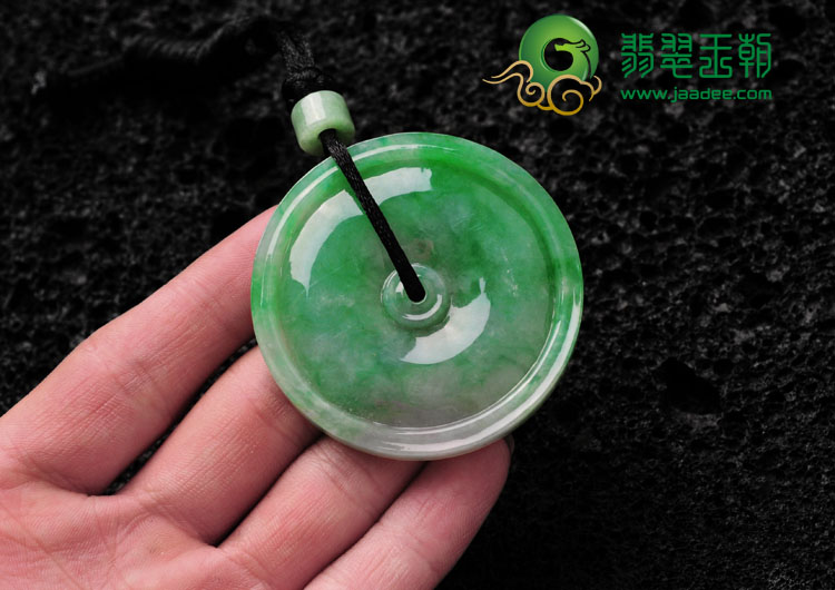 糯冰种翠色缅甸翡翠平安扣挂件
