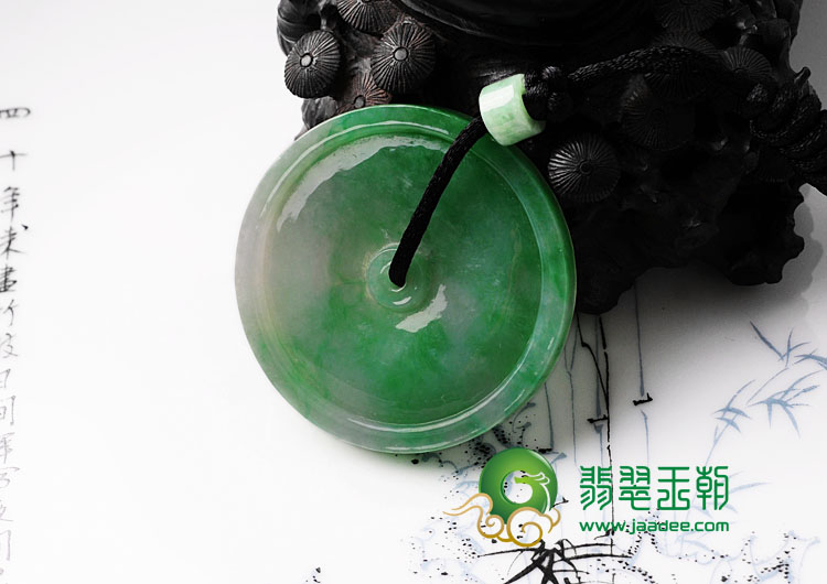 糯冰种翠色缅甸翡翠平安扣挂件