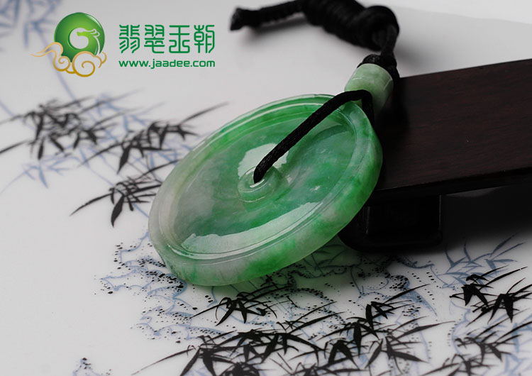 糯冰种翠色缅甸翡翠平安扣挂件