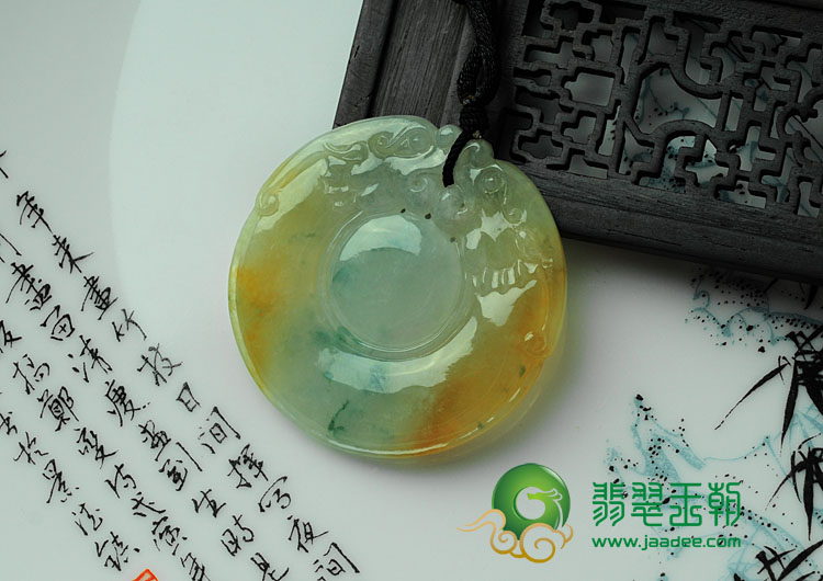 糯冰种黄翡飘花缅甸翡翠双龙戏珠挂件