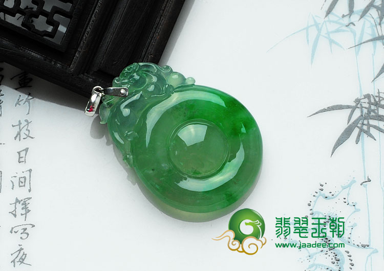 冰玻种阳绿缅甸翡翠福在眼前挂件