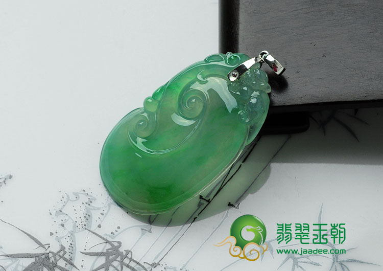 冰种飘翠缅甸翡翠如意挂件