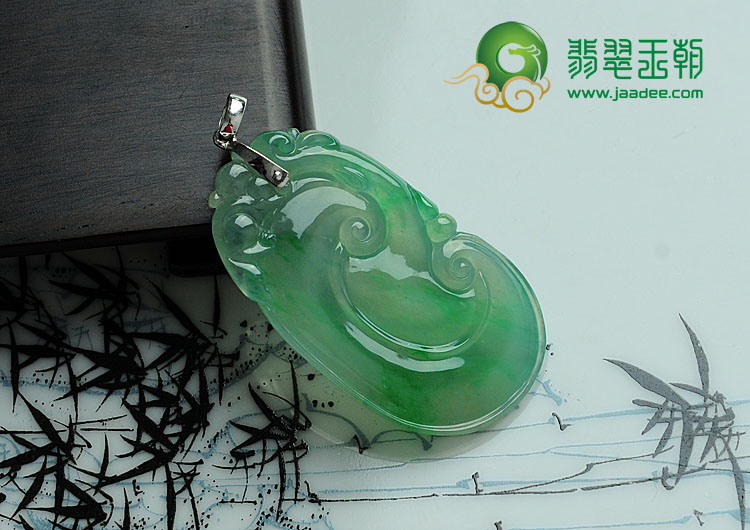冰种飘翠缅甸翡翠如意挂件