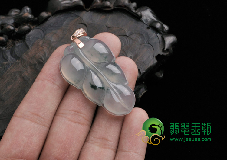 冰玻种飘花缅甸翡翠叶子挂件