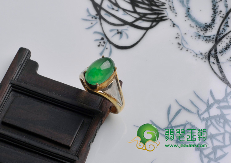 冰玻种翠色满绿缅甸翡翠戒面