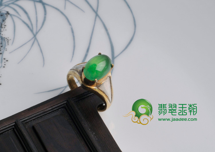 冰玻种翠色满绿缅甸翡翠戒面