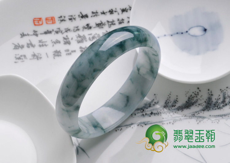 糯冰种飘花缅甸翡翠手镯（58.6）