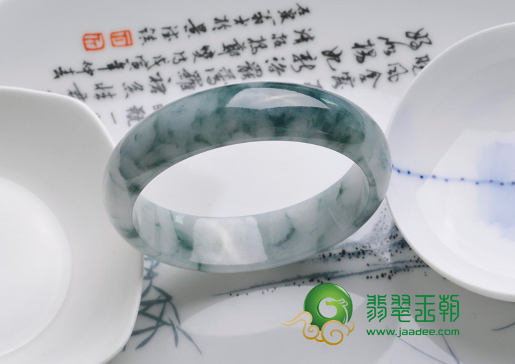 糯冰种飘花缅甸翡翠手镯（58.6）