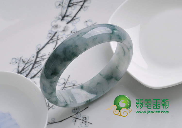 糯冰种飘花缅甸翡翠手镯（58.6）