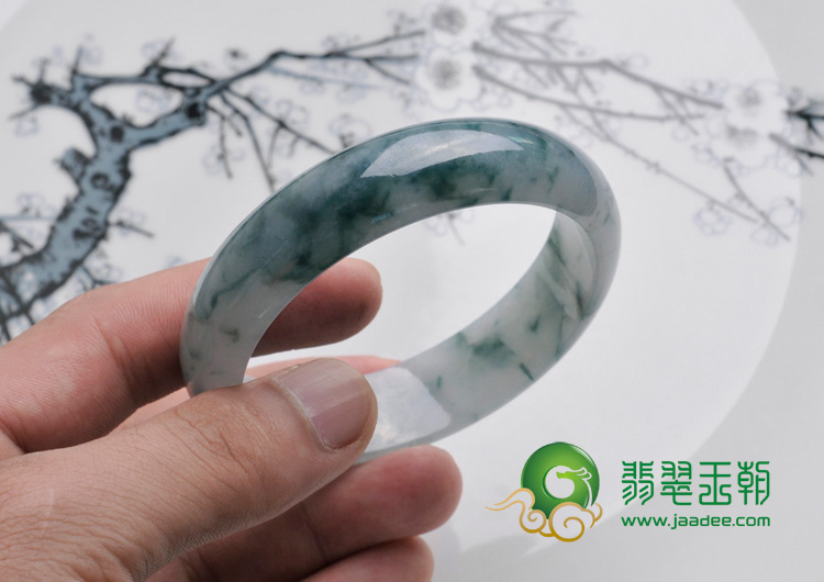 糯冰种飘花缅甸翡翠手镯（58.6）