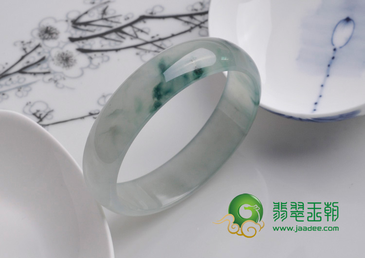 冰玻种飘花缅甸翡翠手镯（52.7）