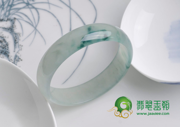冰玻种飘花缅甸翡翠手镯（52.7）