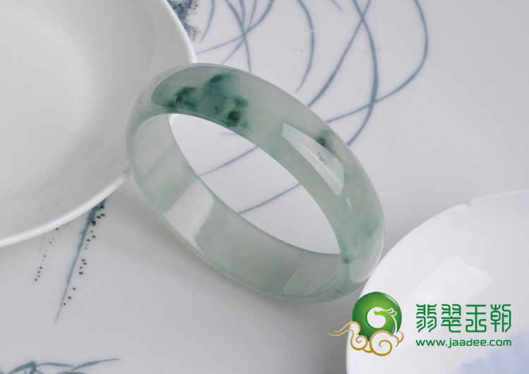 冰玻种飘花缅甸翡翠手镯（52.7）