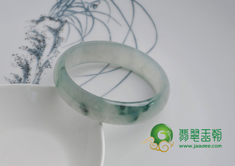 冰玻种飘花缅甸翡翠手镯（52.7）