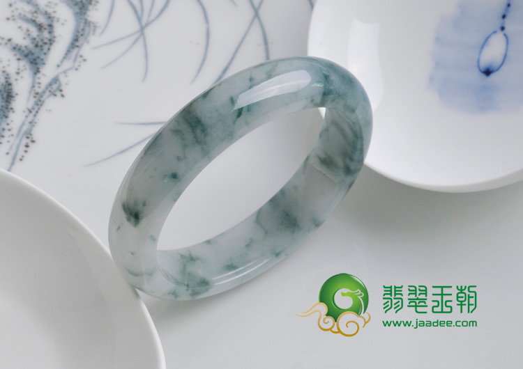 糯冰种飘花缅甸翡翠手镯（52.1）