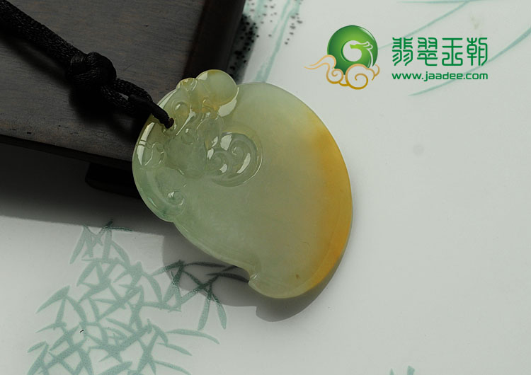 冰种黄翡缅甸翡翠仿古龙头挂件