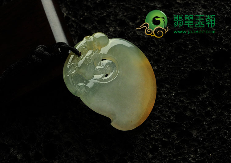 冰种黄翡缅甸翡翠仿古龙头挂件