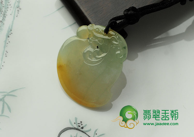 冰种黄翡缅甸翡翠仿古龙头挂件