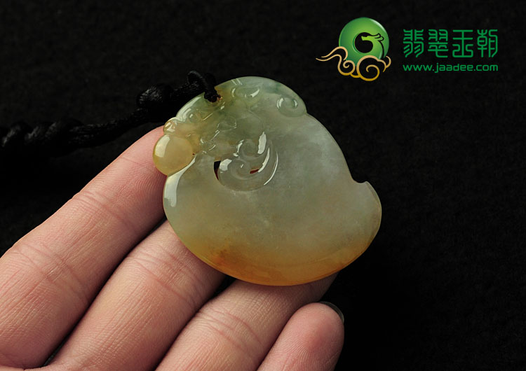 冰种黄翡缅甸翡翠仿古龙头挂件