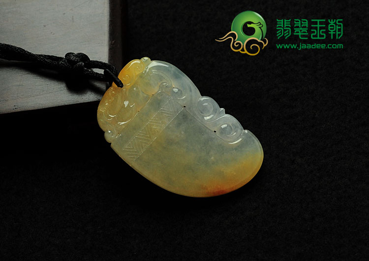 冰种黄翡缅甸翡翠仿古龙牌挂件
