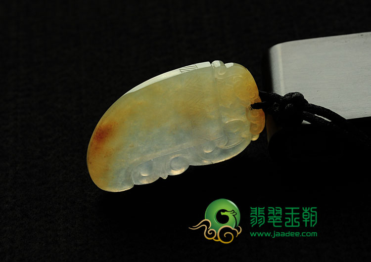 冰种黄翡缅甸翡翠仿古龙牌挂件