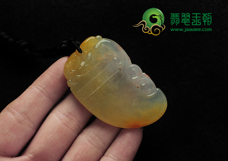 冰种黄翡缅甸翡翠仿古龙牌挂件