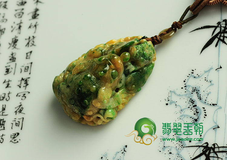 细糯种黄加绿缅甸翡翠金蟾挂件