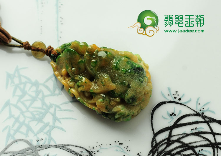细糯种黄加绿缅甸翡翠金蟾挂件