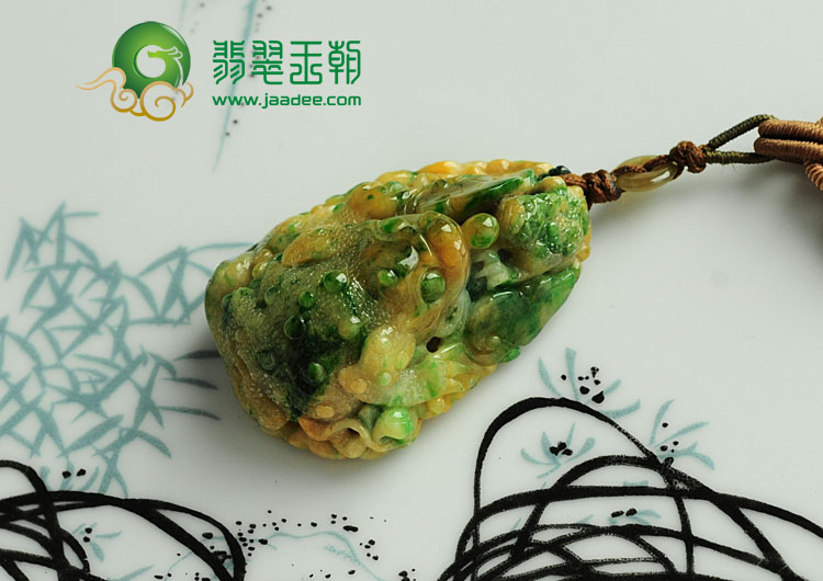 细糯种黄加绿缅甸翡翠金蟾挂件