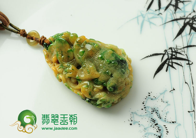 细糯种黄加绿缅甸翡翠金蟾挂件