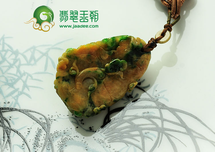 细糯种黄加绿缅甸翡翠金蟾挂件