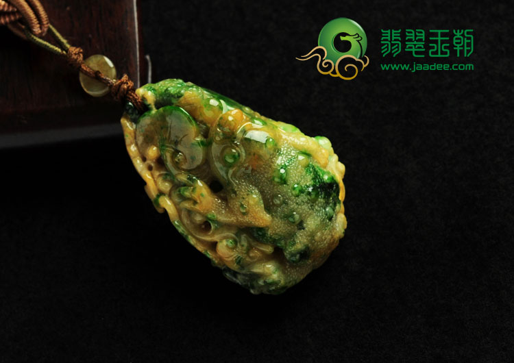 细糯种黄加绿缅甸翡翠金蟾挂件