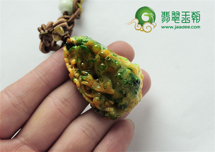 细糯种黄加绿缅甸翡翠金蟾挂件