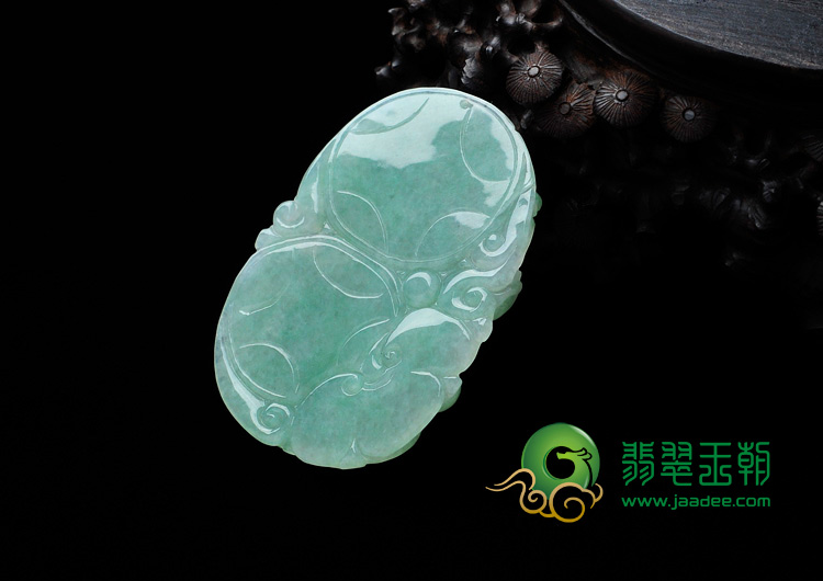 糯冰种豆绿缅甸翡翠龙牌挂件