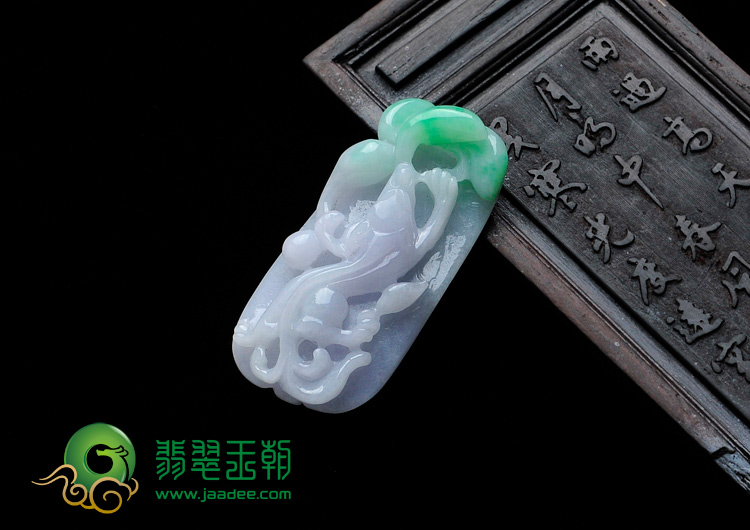 糯冰种春带彩缅甸翡翠螭龙挂件