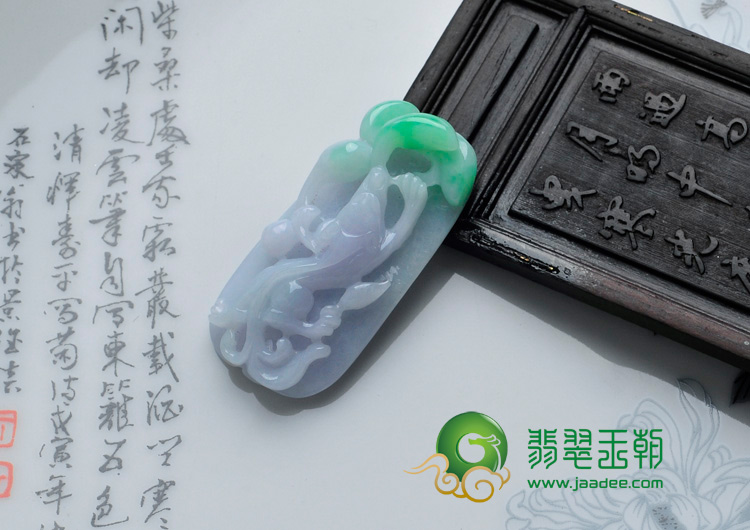 糯冰种春带彩缅甸翡翠螭龙挂件
