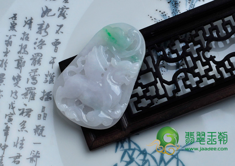 糯冰种飘翠缅甸翡翠貔貅挂件