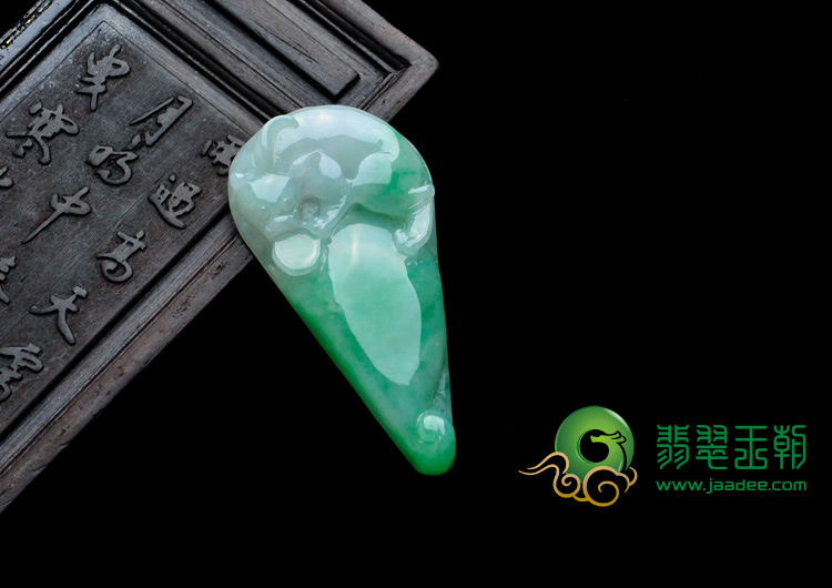 糯冰种翠绿缅甸翡翠貔貅报福挂件