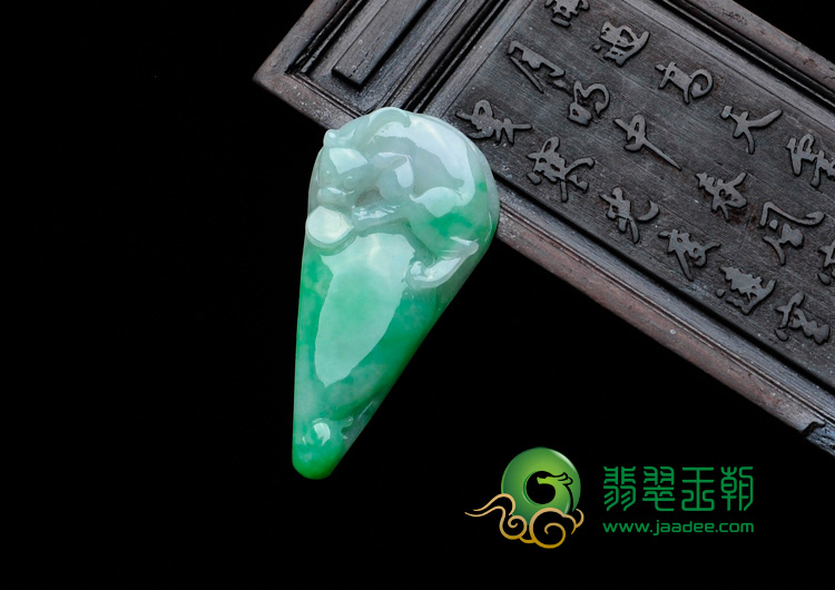 糯冰种翠绿缅甸翡翠貔貅报福挂件