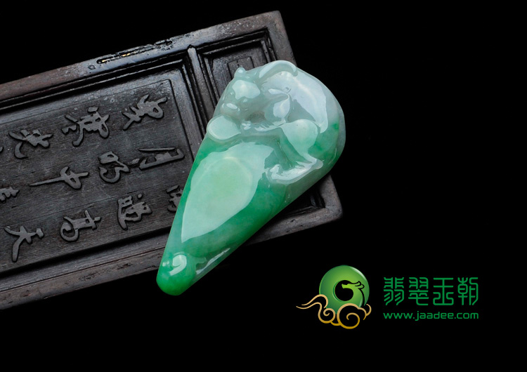 糯冰种翠绿缅甸翡翠貔貅报福挂件