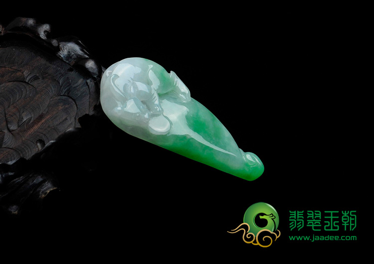 糯冰种翠绿缅甸翡翠貔貅报福挂件