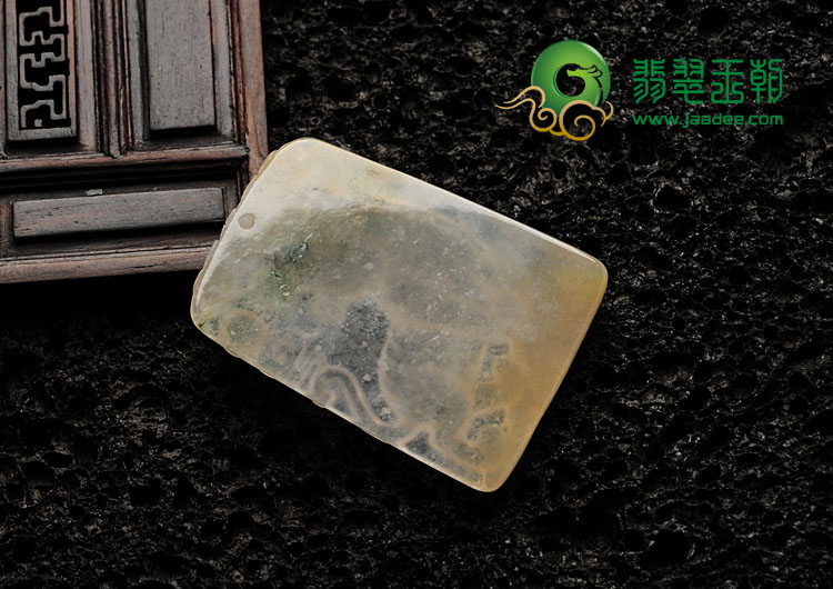 冰种淡黄翡飘花缅甸翡翠虎牌挂件