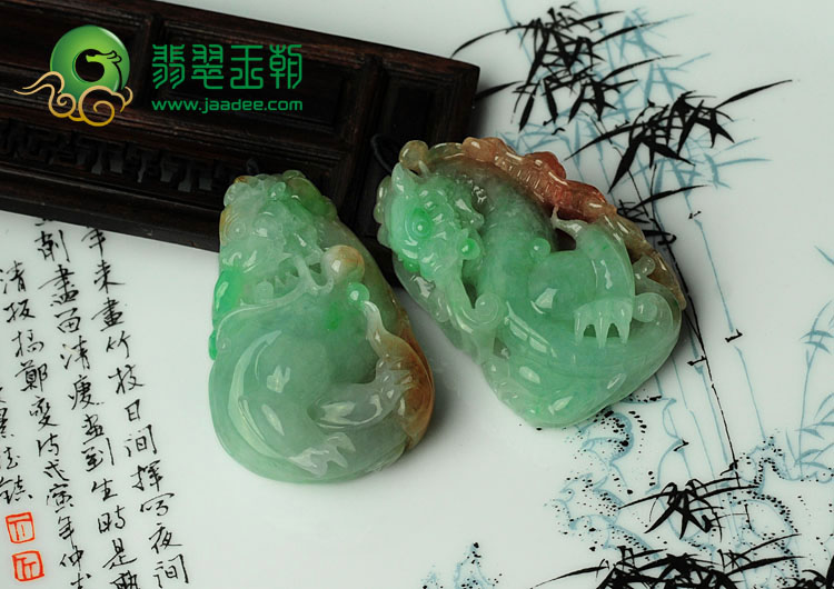 糯冰种三彩缅甸翡翠龙行天下挂件（一对）