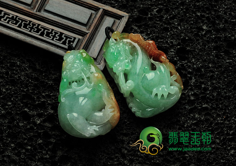 糯冰种三彩缅甸翡翠龙行天下挂件（一对）