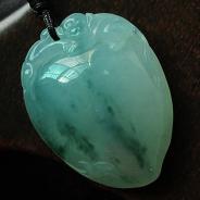 冰种飘花缅甸翡翠桃心挂件