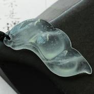 玻璃种缅甸翡翠四季豆挂件