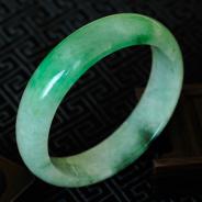 糯冰种飘翠缅甸翡翠手镯（57.4mm）