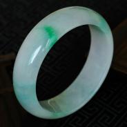 糯冰种春带彩缅甸翡翠手镯（57.6mm）