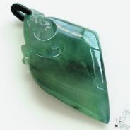 冰种飘花缅甸翡翠仿古龙牌挂件